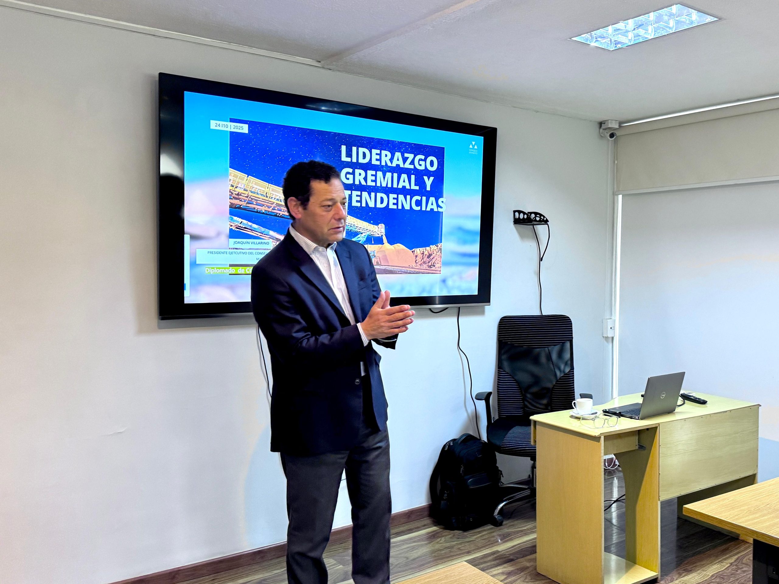 Presidente del Consejo Minero participa en diplomado de CORPROA